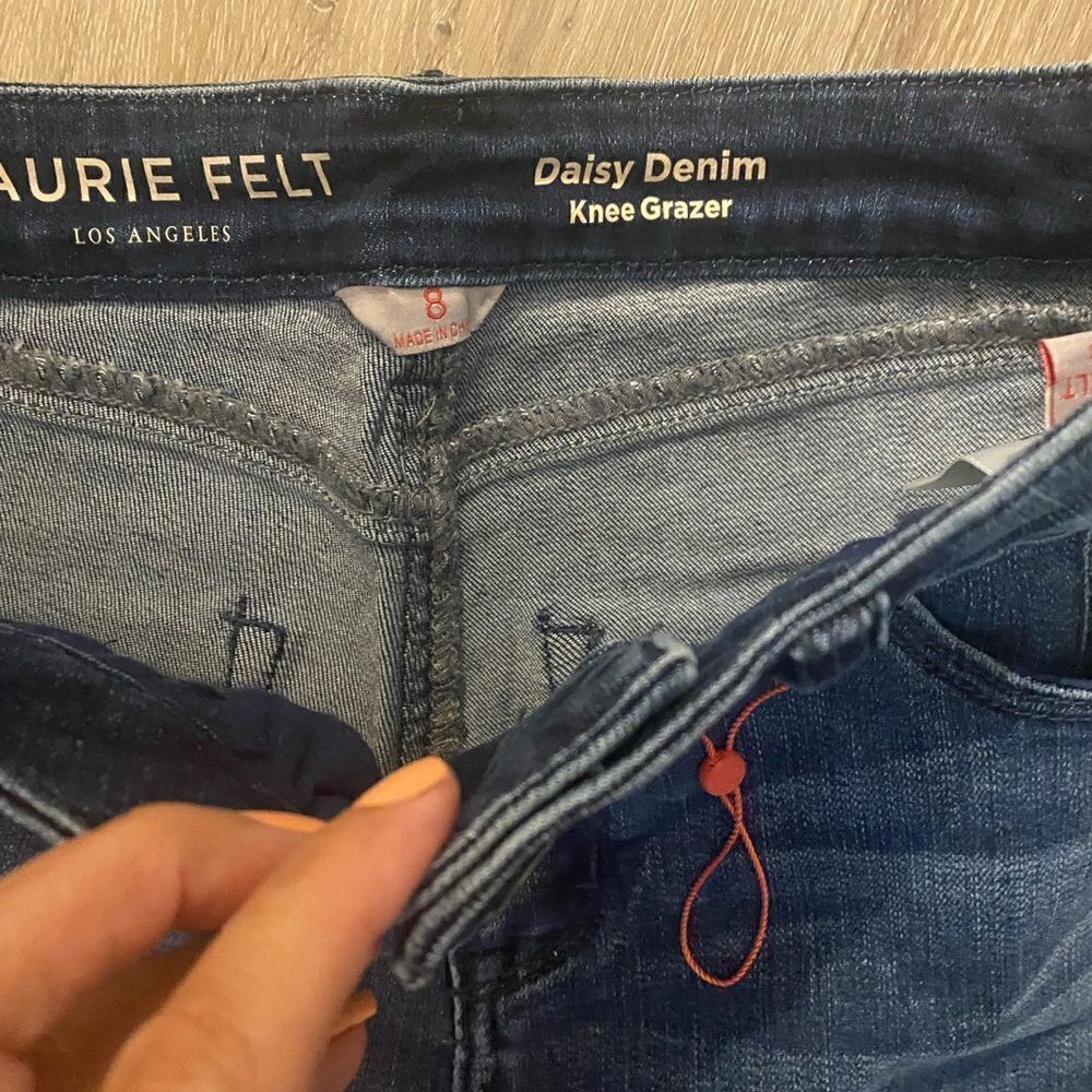 New Laurie Felt Daisy Denim Knee Grazer Jean Shorts Sz 8 - Picture 4 of 6